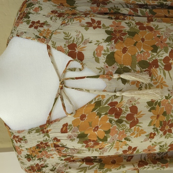 Cupcakes & Cashmere V Neck Floral Peasant Blouse with Tie Tassels Size XS - Picture 3 of 10
